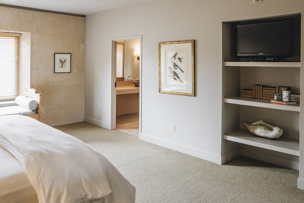 Suite 3 photo 2