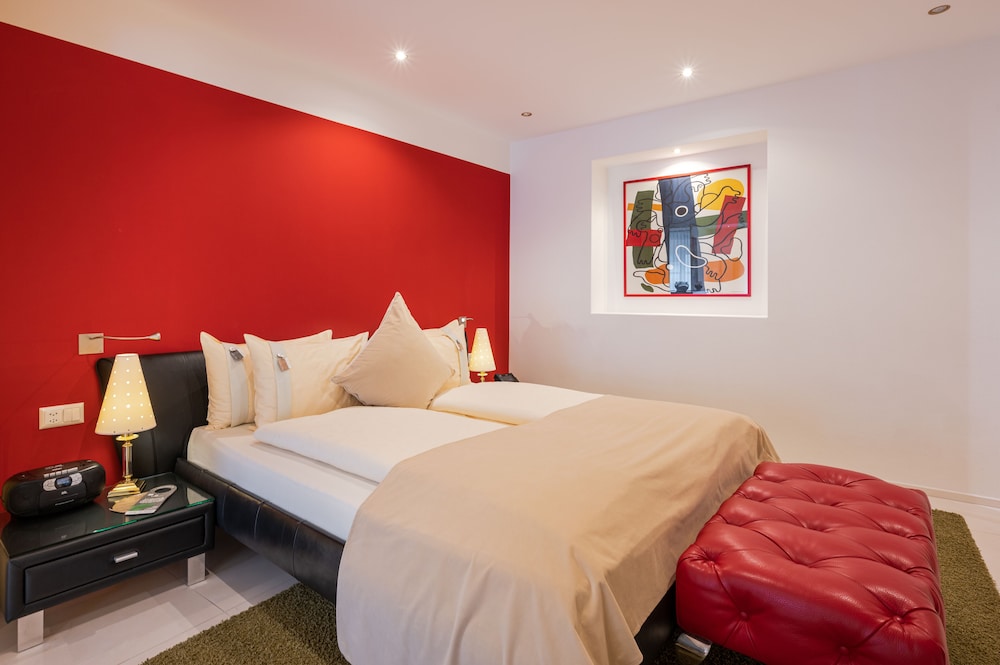 Exclusive Suite, 1 King Bed with Sofa bed, Kitchenette - Photo 16