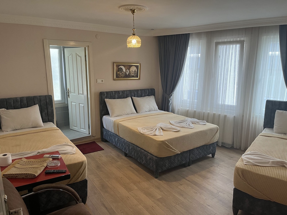 Classic Quadruple Room, Multiple Beds photo 1