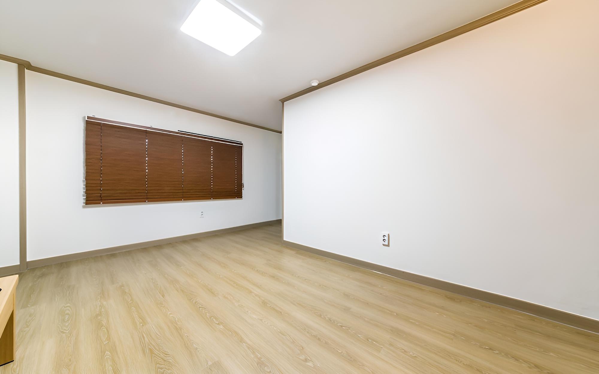 Room (Family room (2 bedroom + 1 living roo) - Photo 3