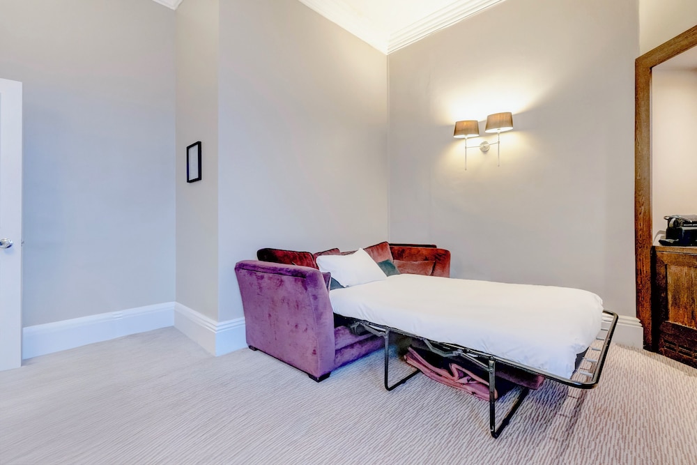 Deluxe Triple Suite - Photo 5