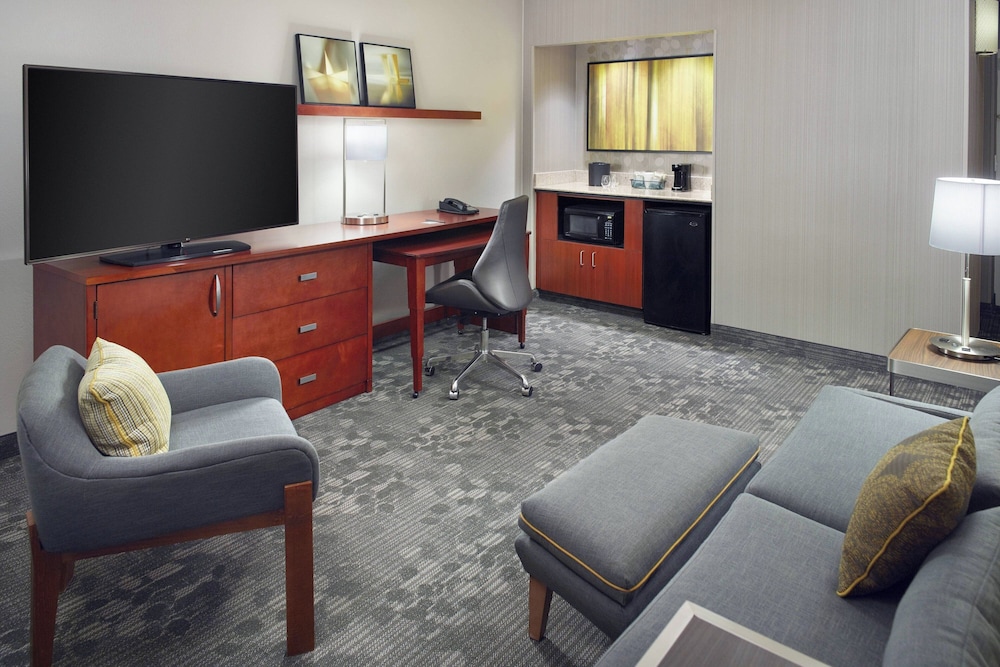 Suite, 1 Bedroom, Courtyard View (Balcony) - Photo 3