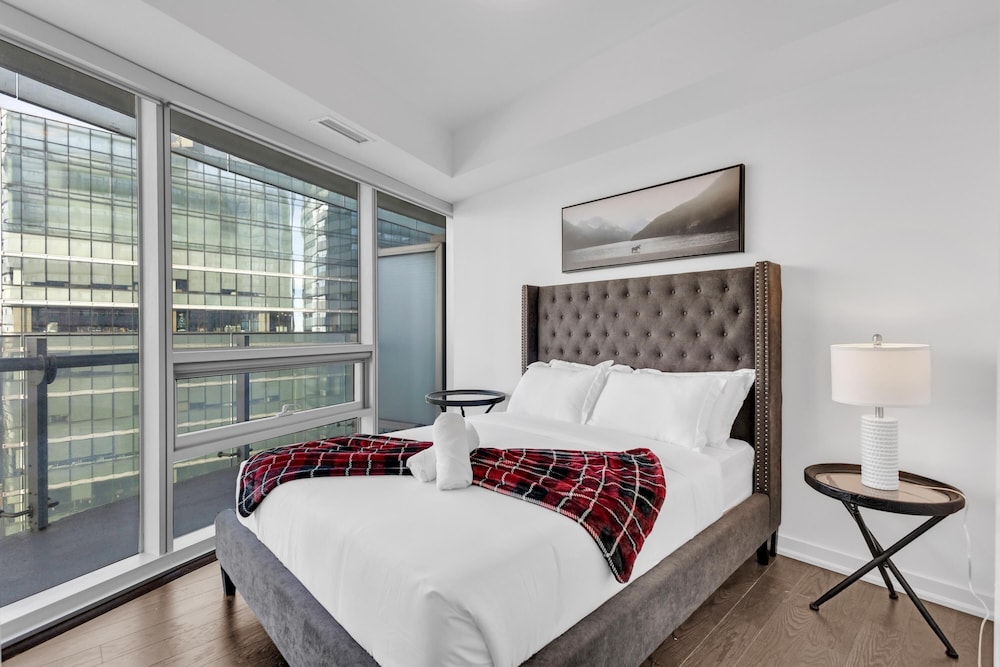 Signature Apartment, Multiple Beds, City View thumbnail 6