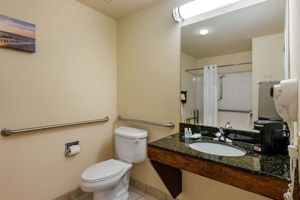 Room, 1 King Bed, Accessible, Non Smoking (Bathtub) - Photo 6