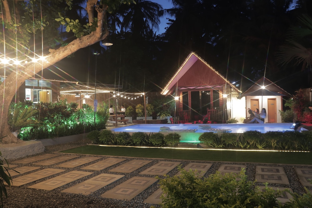 Signature Cabin, Pool View