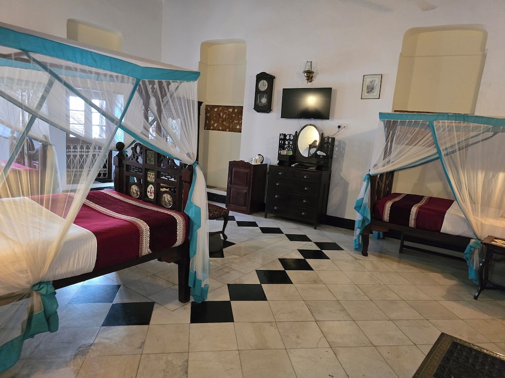 Standard Triple Room, City View photo 2