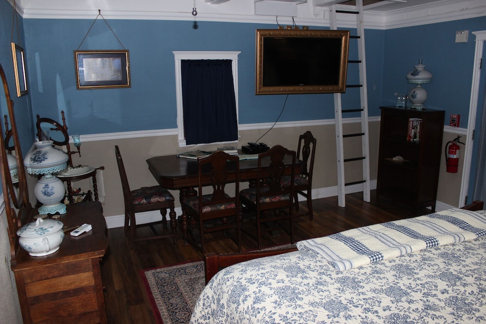 Standard Room, 1 King Bed photo 2