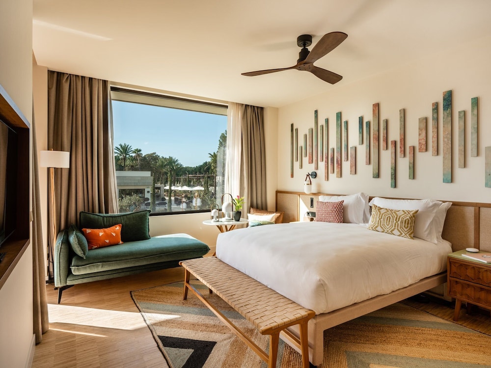 Room, 1 King Bed (Double Balconies) - Photo 6