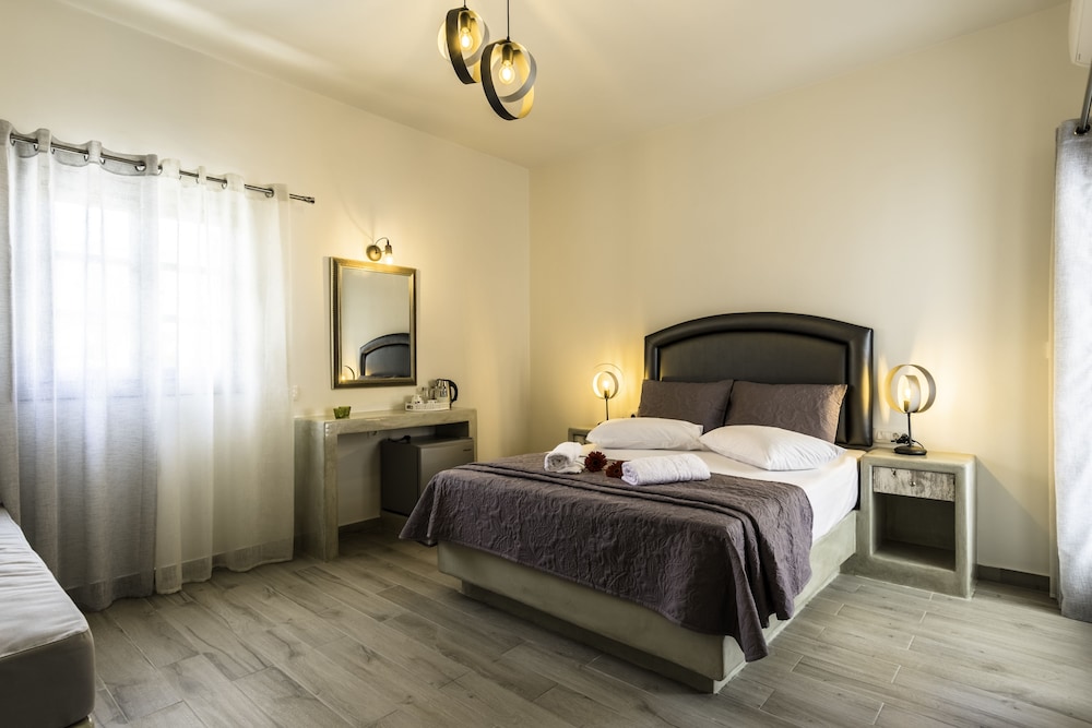 Deluxe Triple Room (Sorokos)