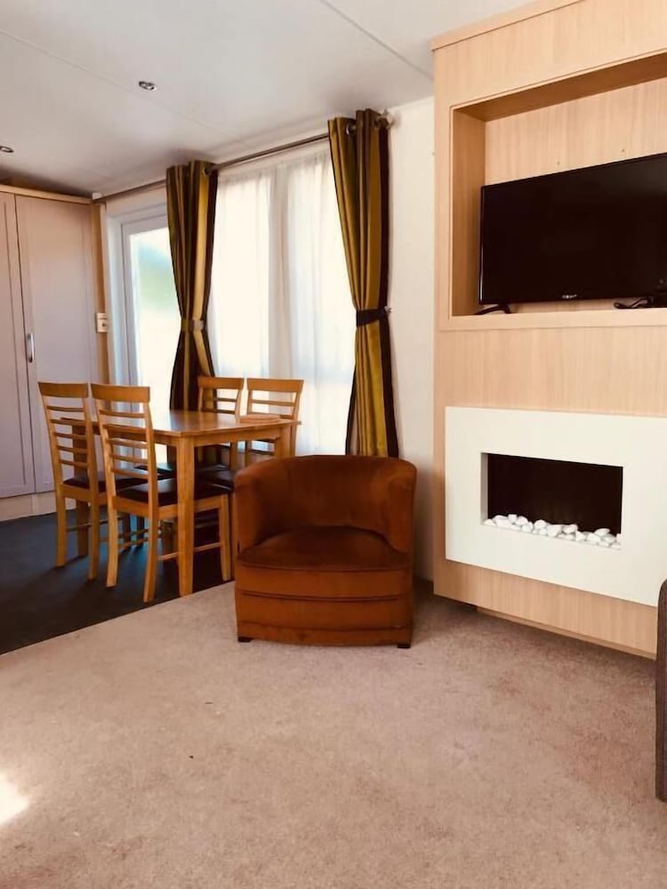 Mobile Home (Regal 11) photo 2