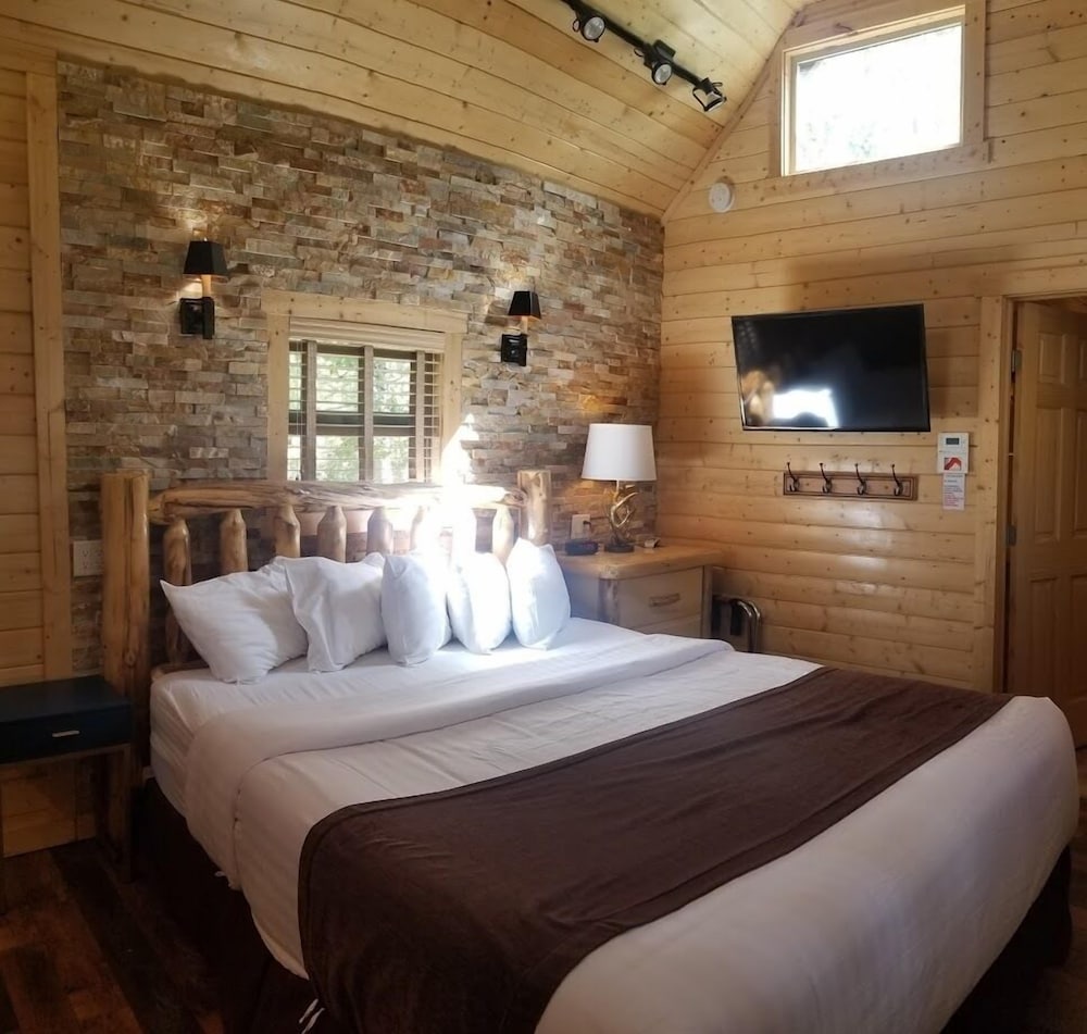 Deluxe Cabin, 1 Bedroom (Lone Pine)