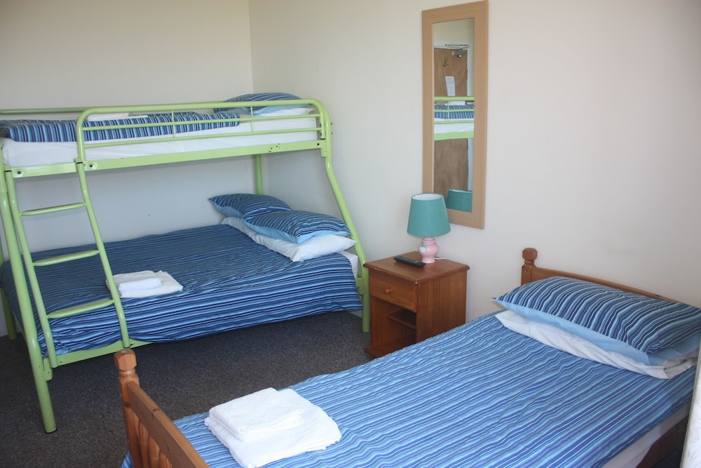 Triple Room, Ensuite photo 2