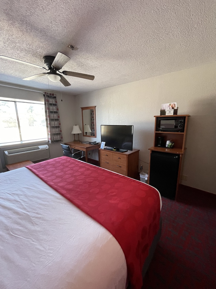 Deluxe Studio Suite, 1 King Bed, Non Smoking - Photo 3