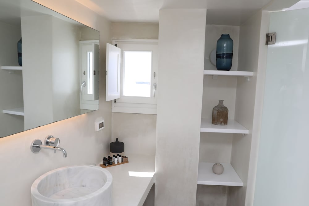 Suite, Balcony (Caldera View) - Photo 10