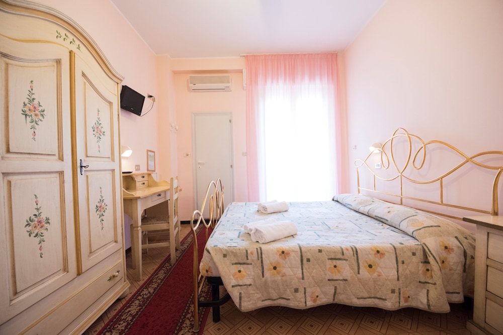 Double or Twin Room photo 1