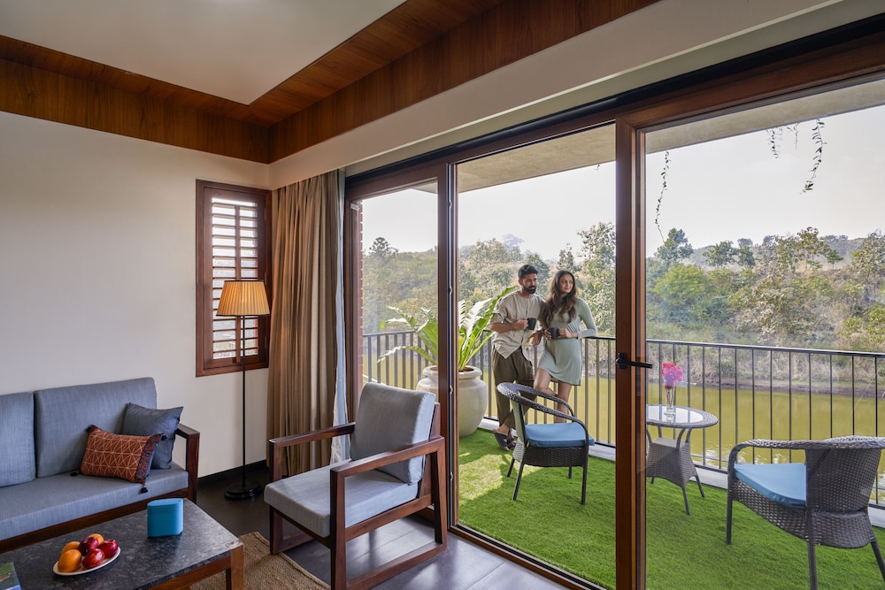Luxury Condo, 1 King Bed, Balcony photo 3