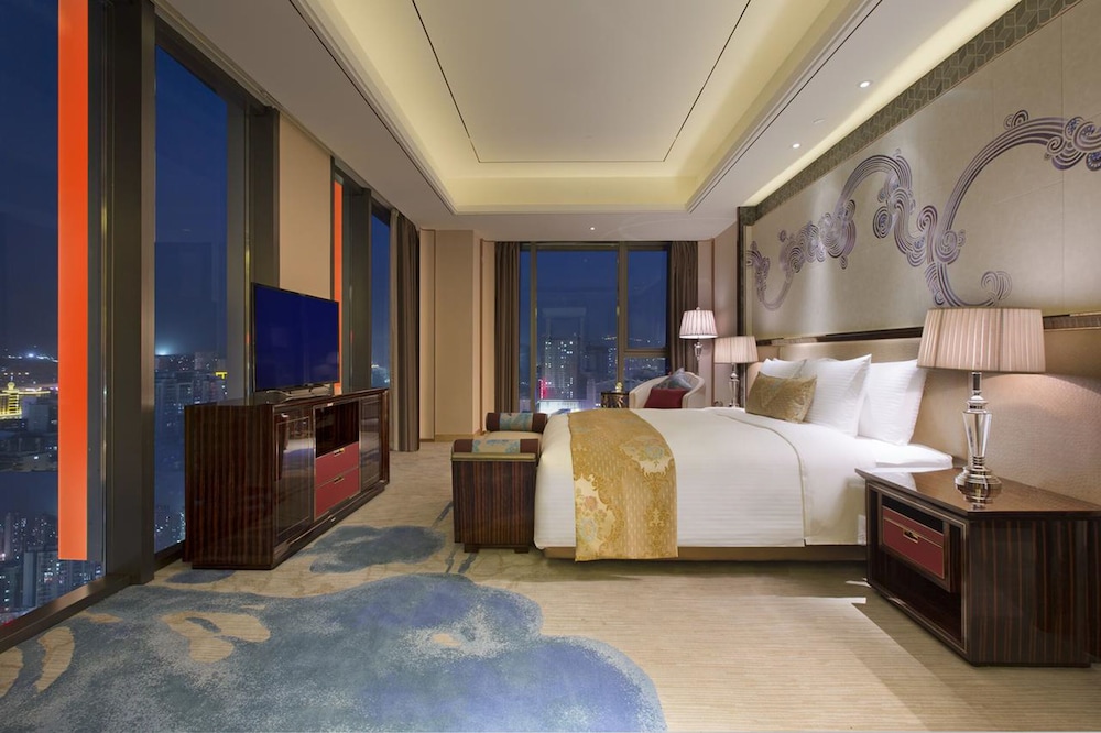 Deluxe Suite photo 2