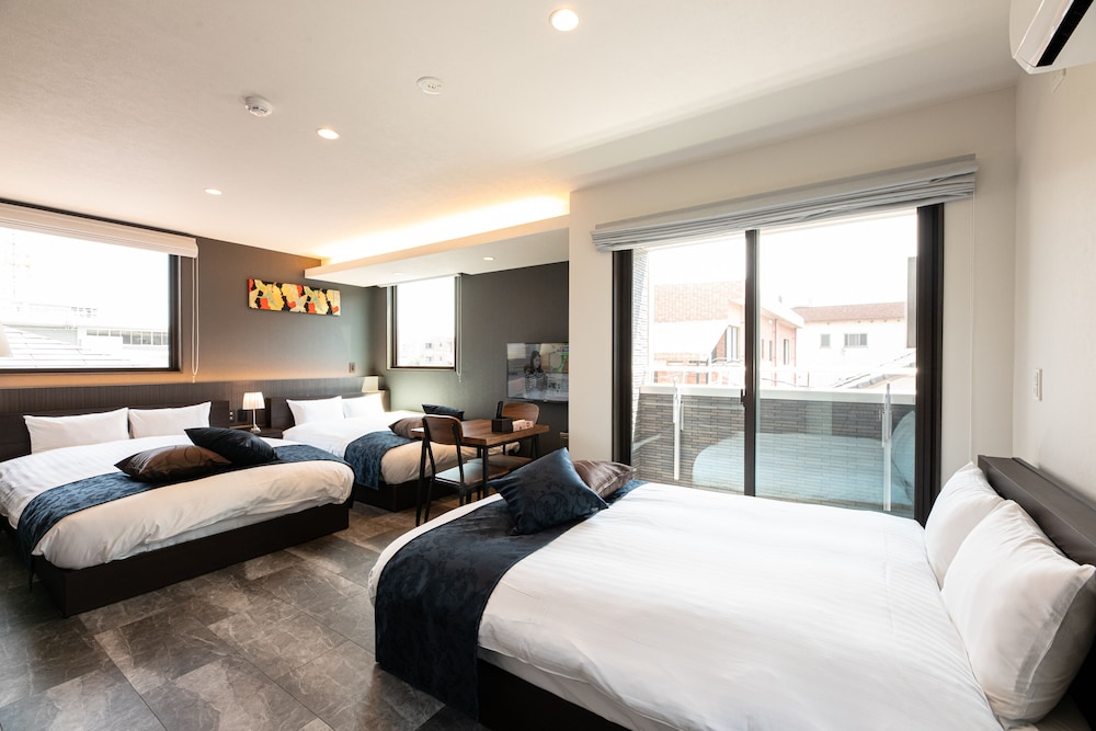 Studio Apartment with 3 double beds - Photo 1