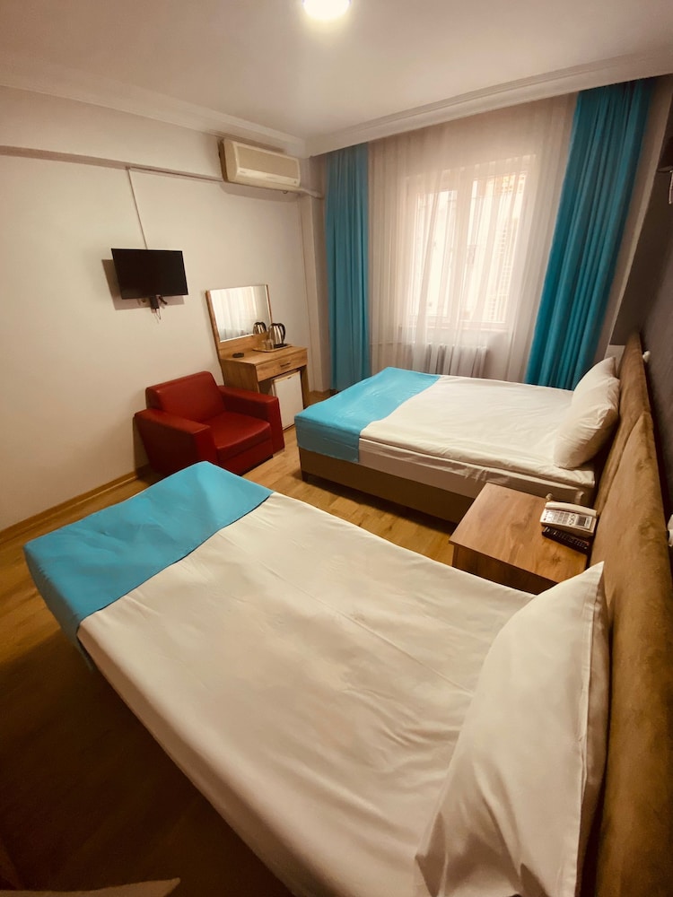 Standard Triple Room photo 3