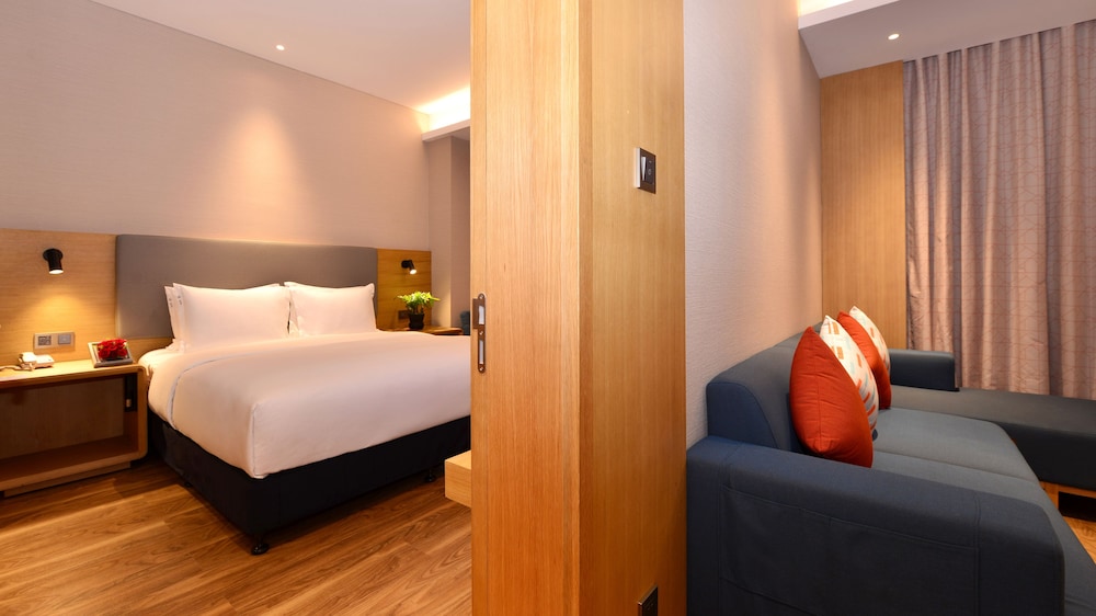 Suite, 1 King Bed (Additional Living Area) photo 3