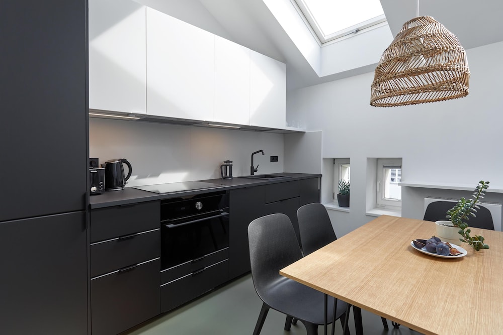 One Bedroom Apartment - Photo 2