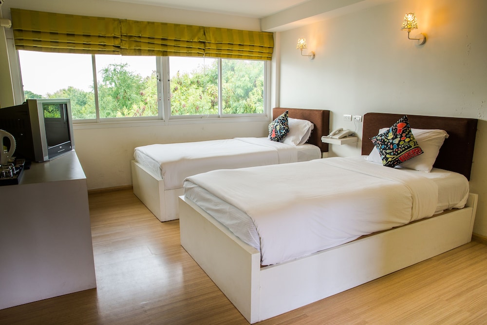 Superior Double or Twin Room, Non Smoking, Garden View - Photo 9