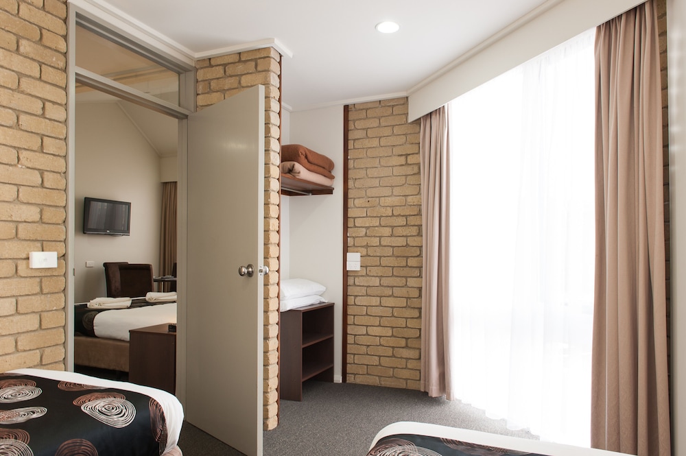 Superior Two Bedroom Family Apartment photo 2
