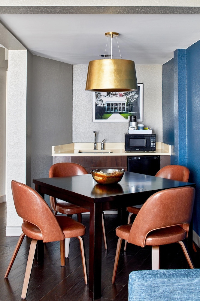 Suite, 1 Bedroom - Photo 4