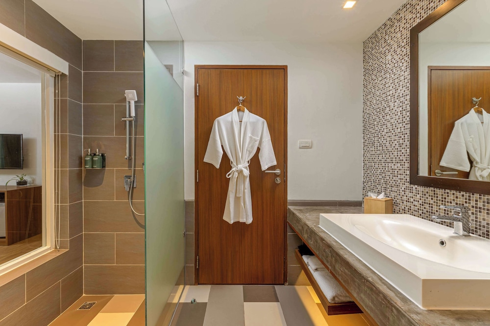 Premier Room, 1 King Bed with Sofa bed, Balcony (Garden)