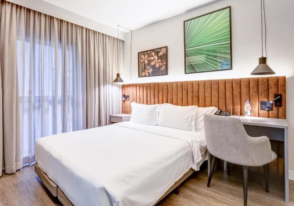 Deluxe Room, 1 Queen Bed, Mobility Accessible - Photo 3
