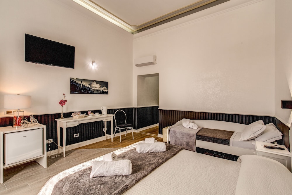 Deluxe Quadruple Room, Multiple Beds photo 3