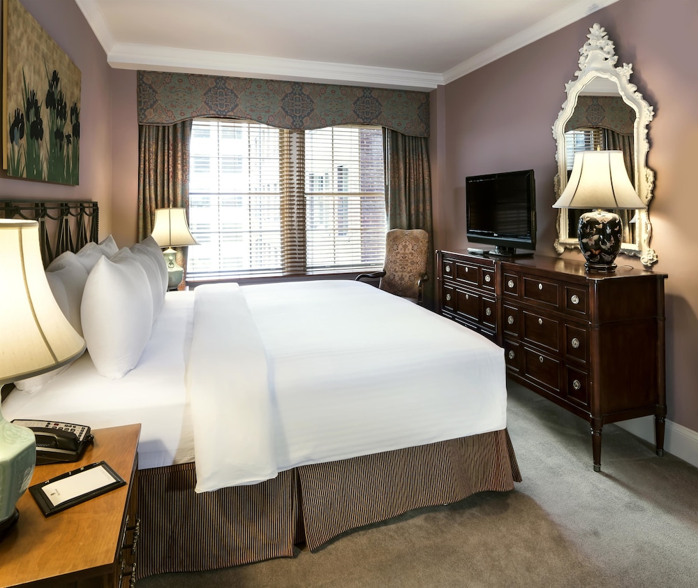 Suite, 1 King Bed, Park View - Photo 1