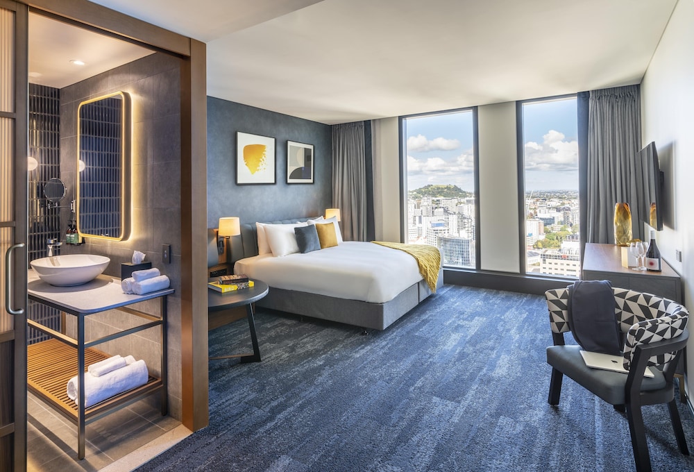 Standard Room, 1 Queen Bed, Accessible - Photo 3