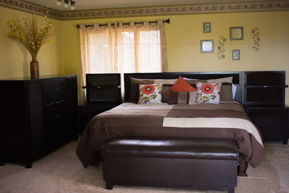 Deluxe Suite, Multiple Beds, Jetted Tub, Pool View