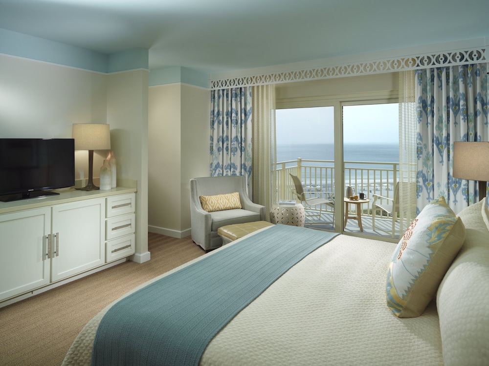 Premier Suite, 1 King Bed, Ocean View, Corner (Pool View) - Photo 1