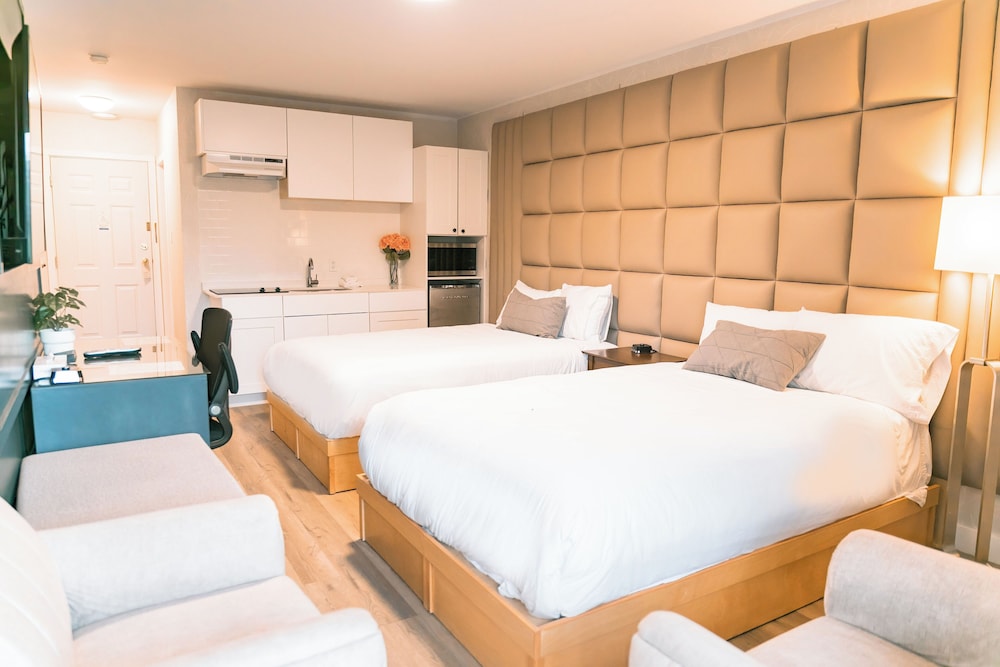 Signature Double Room, 2 Double Beds, Kitchenette, Mountain View photo 1