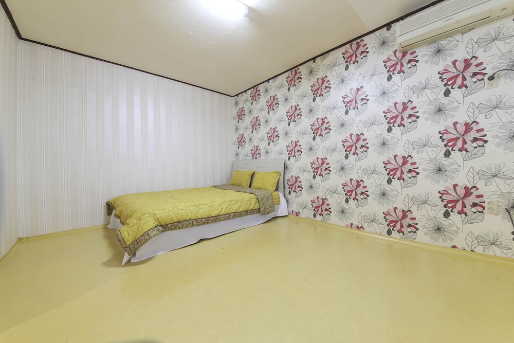 Two Room (6 Ppl) photo 2