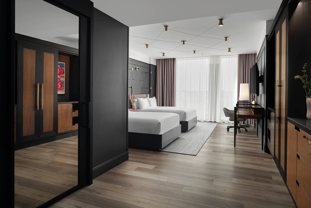 Premium Room, 2 Queen Beds - Photo 3