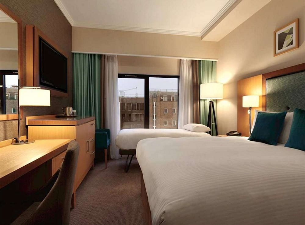 Family Room, 1 Queen Bed, Non Smoking (Deluxe)