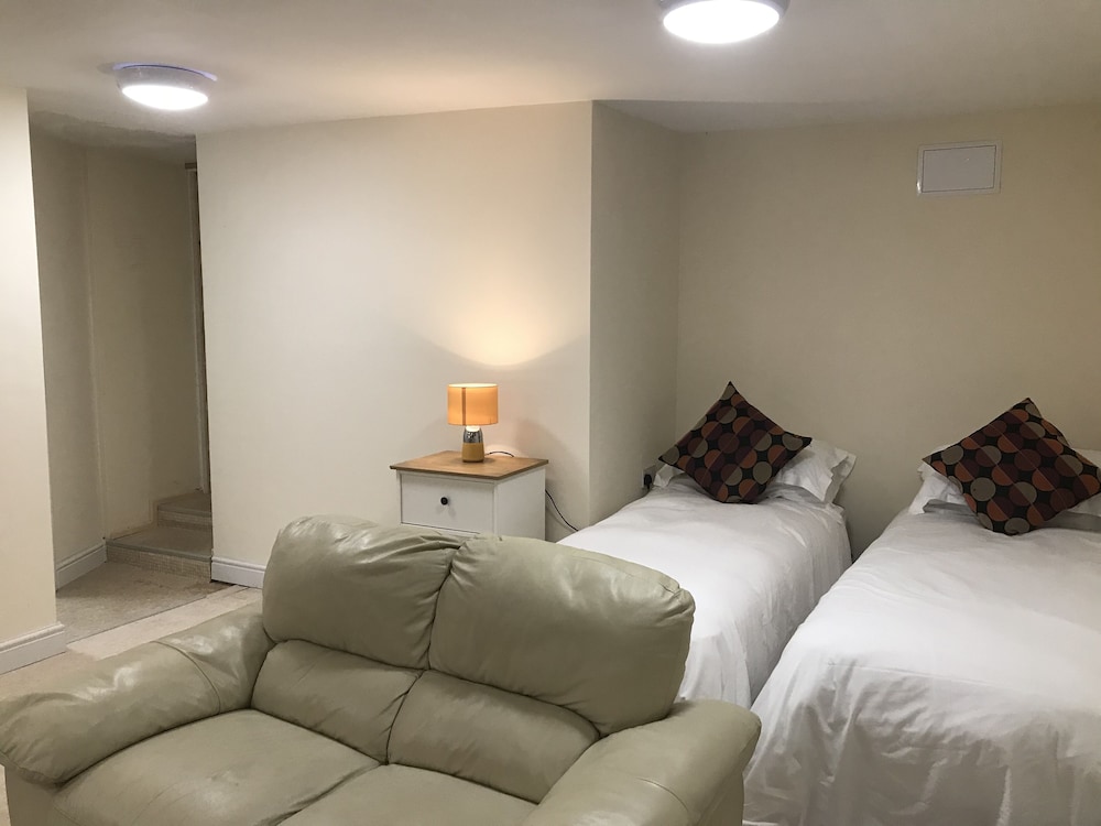 Suite, Ensuite photo 2