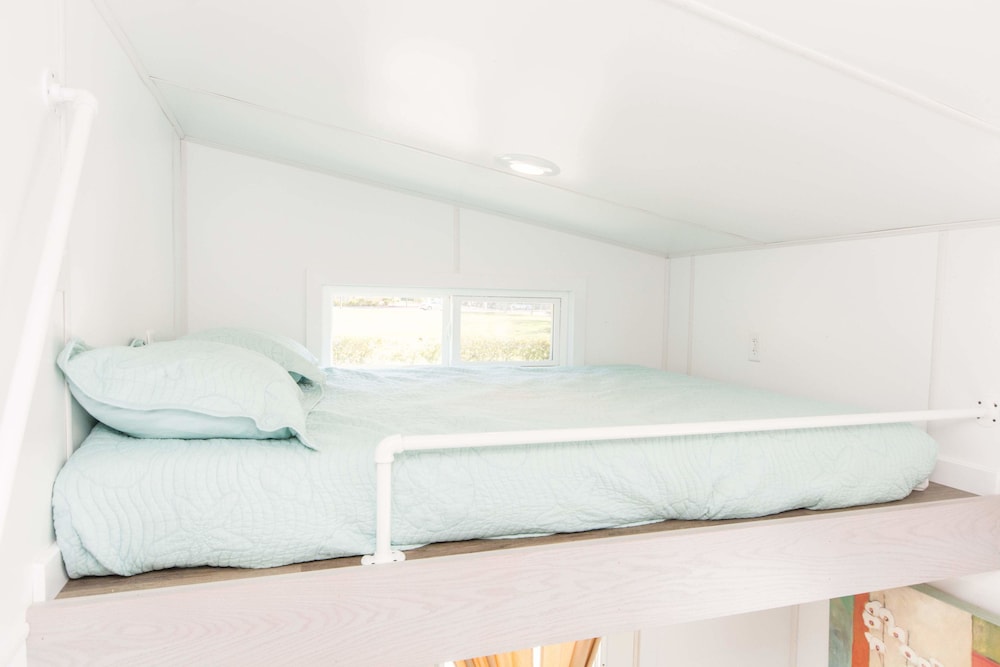 Cabin, 2 Bedrooms (Tiny House - Aqua Oasis) photo 3