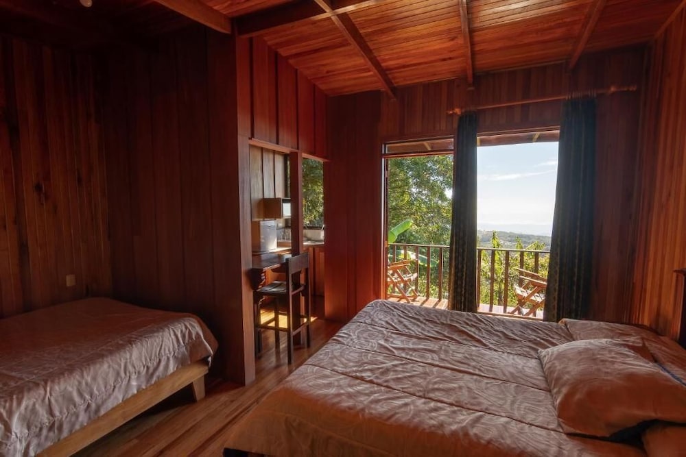 Deluxe Room, 2 Double Beds, 2 Bathrooms, Sea View