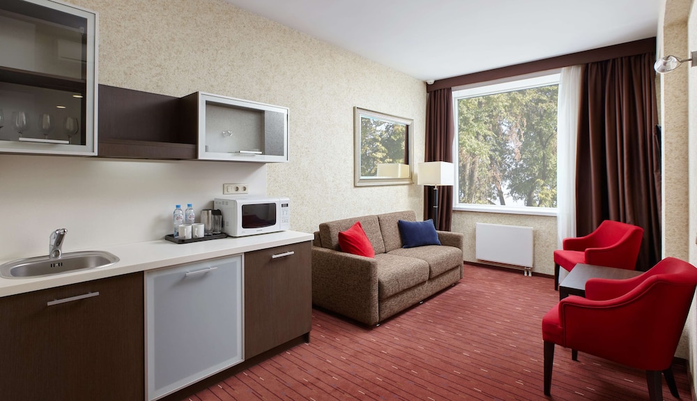 Family Room photo 1