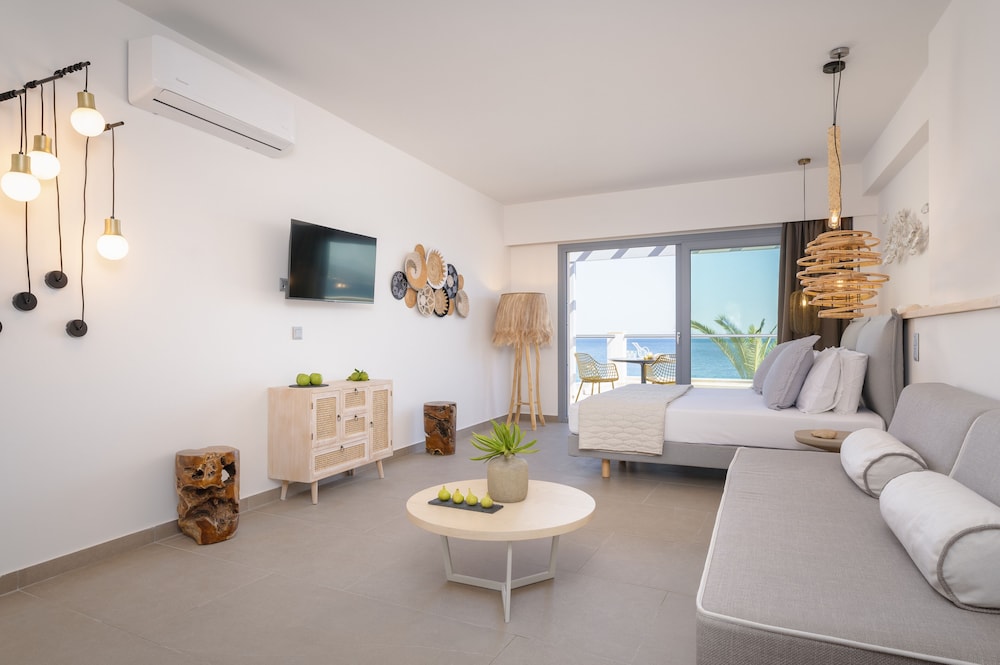 Deluxe Suite with Sea View photo 1