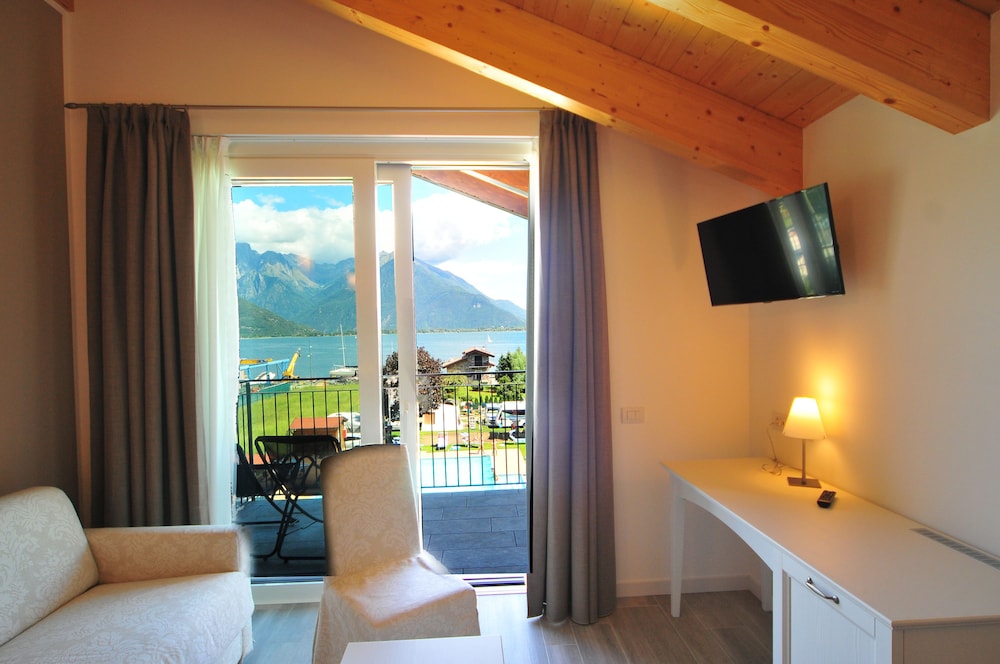 Junior Suite, Balcony, Lake View