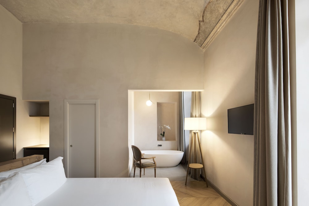 Deluxe Room - Photo 1