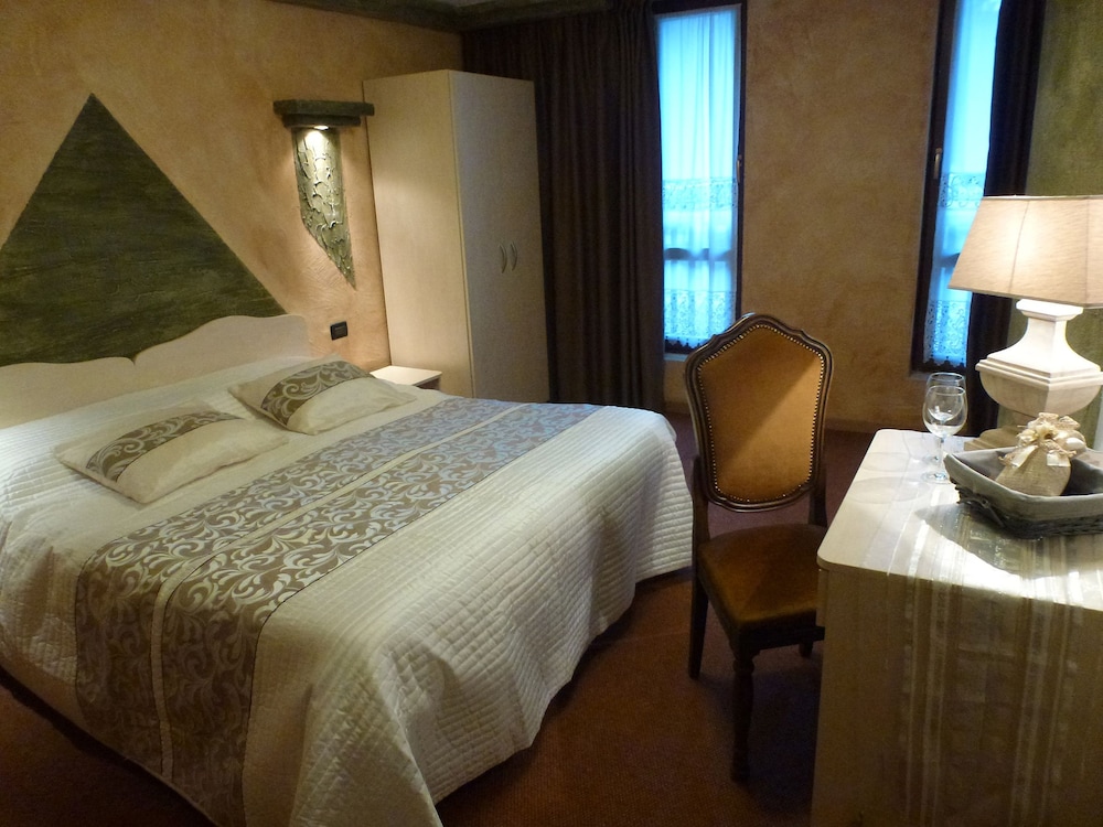 Classic Double Room photo 2