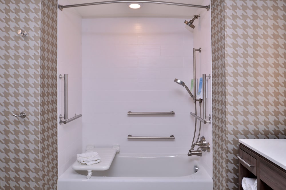 King Studio Suite - Mobility Access/Non-Smoking
