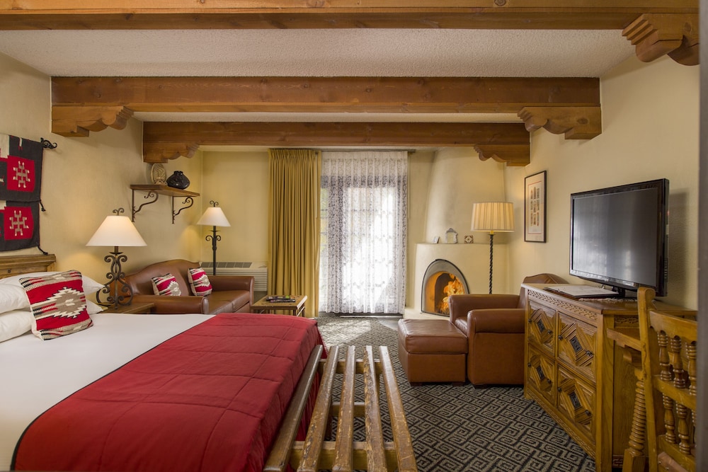 Deluxe Room, 1 King Bed - Photo 1