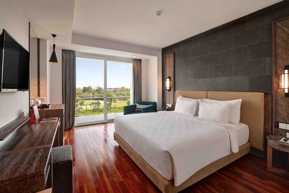 Deluxe Room, 1 King Bed, Balcony